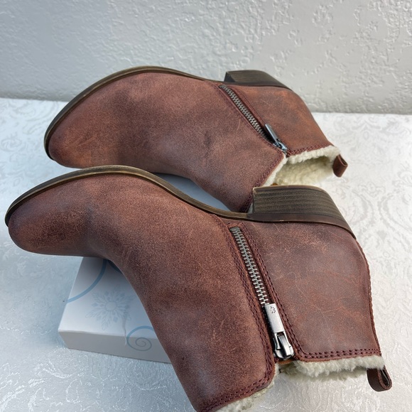 ✅LUCKY BRAND ✅ Winter insulated rustic bootie - Picture 4 of 15